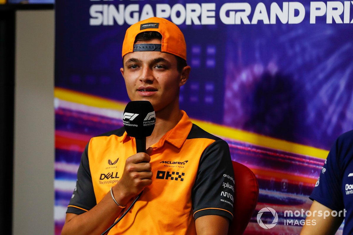 Lando Norris tijdens de persconferentie in de aanloop naar de GP van Singapore.