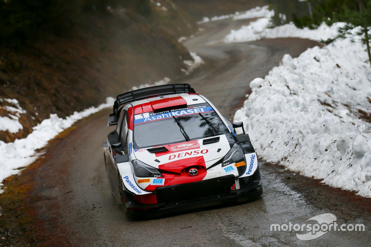 Pereli Toyota Gazoo Racing, Sebastien Ogier, dan navigatornya, Julien Ingrassia, saat tampil dengan mobil Yaris WRC dalam Reli Monte Carlo 2021.