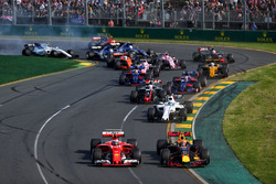 Kimi Räikkönen, Ferrari, SF70H; Max Verstappen, Red Bull Racing, RB13