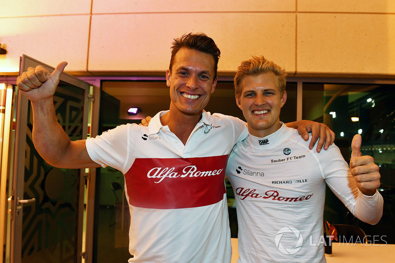 <img src="https://cdn-1.motorsport.com/static/custom/car-thumbs/F1_2018/TESTS/sauber.png" alt="" width="250" /> Sauber