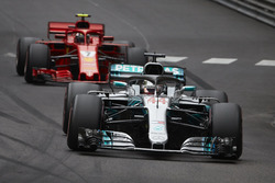 Льюіс Хемілтон, Mercedes-AMG F1 W09, Кімі Райкконен, Ferrari SF71H
