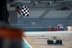 Yarış galibi Caio Collet, SILBERPFEIL Energy Dubai