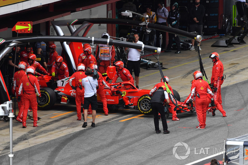 Kimi Raikkonen, Ferrari SF71H se retira de la carrera