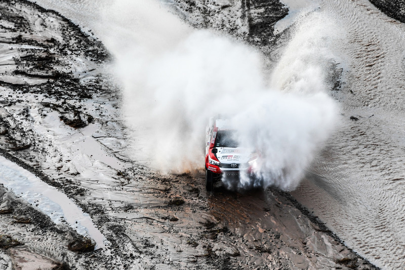 #304 Toyota Gazoo Racing Hilux: Жінель де Вільєр, Дірк фон Цітцевітц
