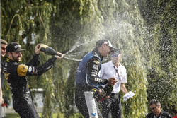 Podium: second place Scott Dixon, Chip Ganassi Racing Honda, race winner Graham Rahal, Rahal Letterm
