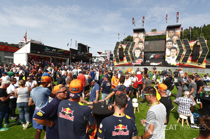 Fans at the stage in the centre of the F1 Fanzone
