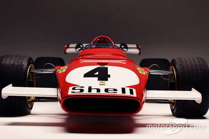 Ferrari 312B на трасі в Монці на зйомках документального фільму з однойменною назвою. Гонщик - Паоло Барілла