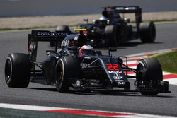 Jenson Button, McLaren MP4-31 vor Fernando Alonso, McLaren MP4-31