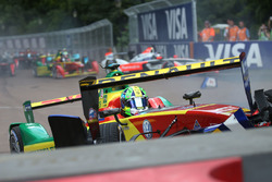 Lucas di Grassi, ABT Schaeffler Audi Sport and Sébastien Buemi, Renault e.Dams crash in the first co
