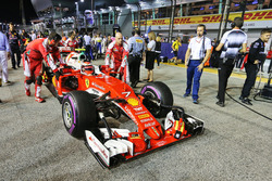 Kimi Raikkonen, Ferrari SF16-H on the grid