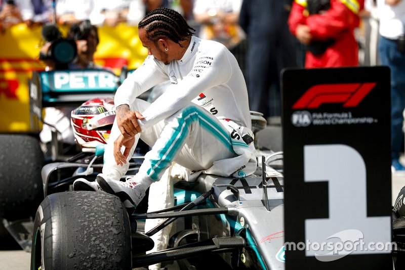 Race Winner Lewis Hamilton, Mercedes AMG F1
