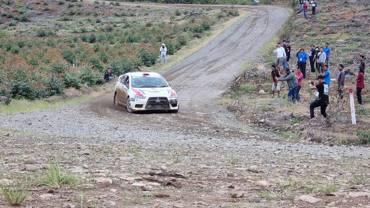 Subhan Aksa dan navigator Mago Sarwono, Mitsubishi Evo X saat turun di Kejurnas Reli 2021