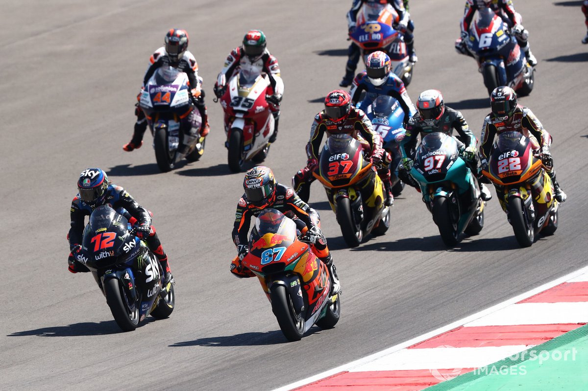 Remy Gardner, Red Bull KTM Ajo memimpin seusai start Moto3 Portugal, April 2021 lalu.