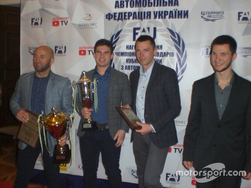 Команда СКС - засновники Володимир Апостолюк і Сергій Скок з пілотами Кирилом Ярмолою і Павлом Мар'яненко
