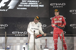 Podyum: ikinci Lewis Hamilton, Mercedes AMG F1, üçüncü Sebastian Vettel, Ferrari