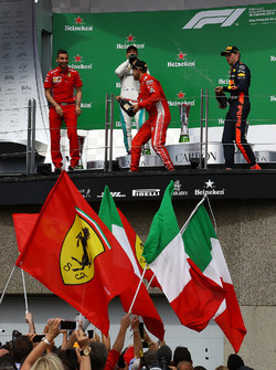 Podio: segundo lugar Valtteri Bottas, Mercedes-AMG F1, ganador de la carrera Sebastian Vettel, Ferrari y tercer lugar Max Verstappen, Red Bull Racing