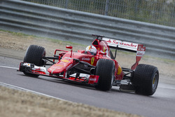 Sebastian Vettel, Ferrari, prova le gomme Pirelli 2017