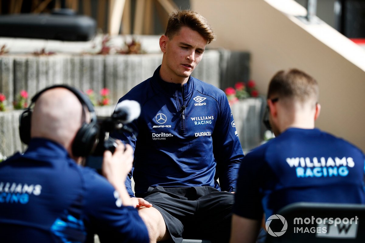 Williams-junior Logan Sargeant maakt een grote kans.