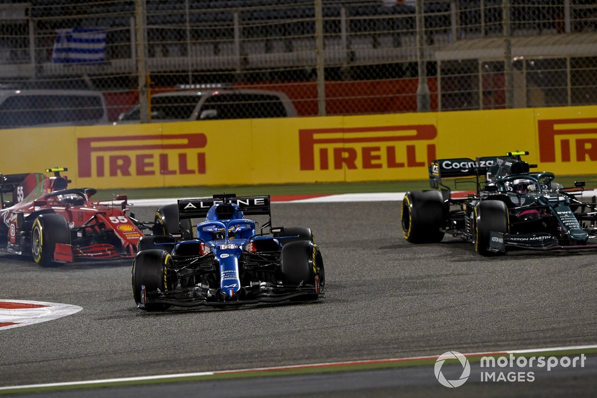 Fernando Alonso, Alpine A521, Sebastian Vettel, Aston Martin AMR21, and Carlos Sainz Jr., Ferrari SF21