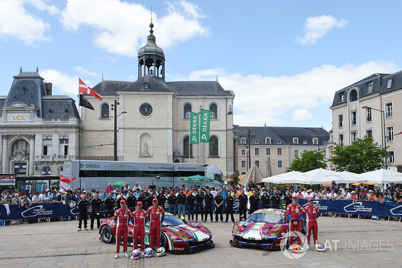 #71 AF Corse Ferrari 488 GTE: Davide Rigon, Sam Bird, Miguel Molina, #51 AF Corse Ferrari 488 GTE: J