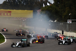 Lewis Hamilton, Mercedes AMG F1 W07 Hybrid leads at the start of the race