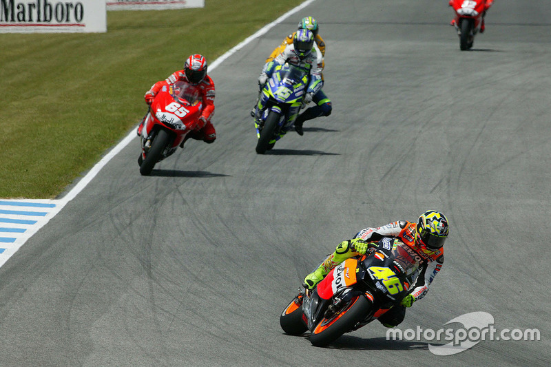 <img src="http://cdn-1.motorsport.com/static/custom/car-thumbs/MOTOGP_2017/RIDERS_NUMBERS/Rossi.png" width="55" /> #26 GP di Spagna 2003