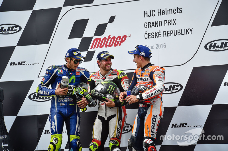 Podio: il vincitore della gara Cal Crutchlow, Team LCR Honda, il secondo classificato Valentino Rossi, Yamaha Factory Racing, il terzo classificato Marc Marquez, Repsol Honda Team