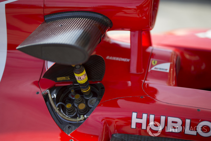 Ferrari SF70H yakıt deposu kapağı detayı