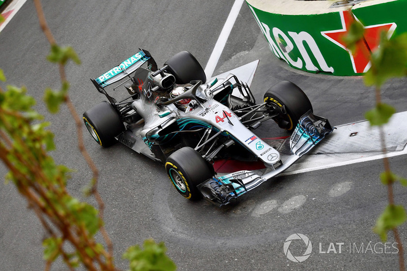 Hamilton 63, Mercedes 77. kez