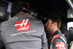 Romain Grosjean, Haas F1 yarış dışı ve Guenther Steiner, Team Prinicipal, Haas F1 Team