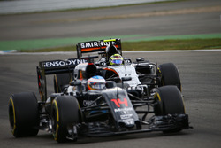 Fernando Alonso, McLaren MP4-31; Sergio Perez, Sahara Force India F1 VJM09