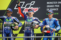 Podium: winnaar Jorge Lorenzo, Yamaha Factory Racing, tweede Valentino Rossi, Yamaha Factory Racing,