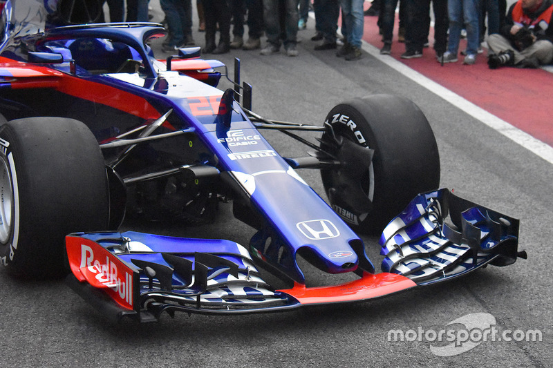 Scuderia Toro Rosso STR13 burun ve ön kanat detay