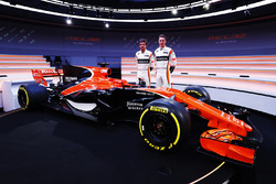 Fernando Alonso, McLaren; Stoffel Vandoorne, McLaren
