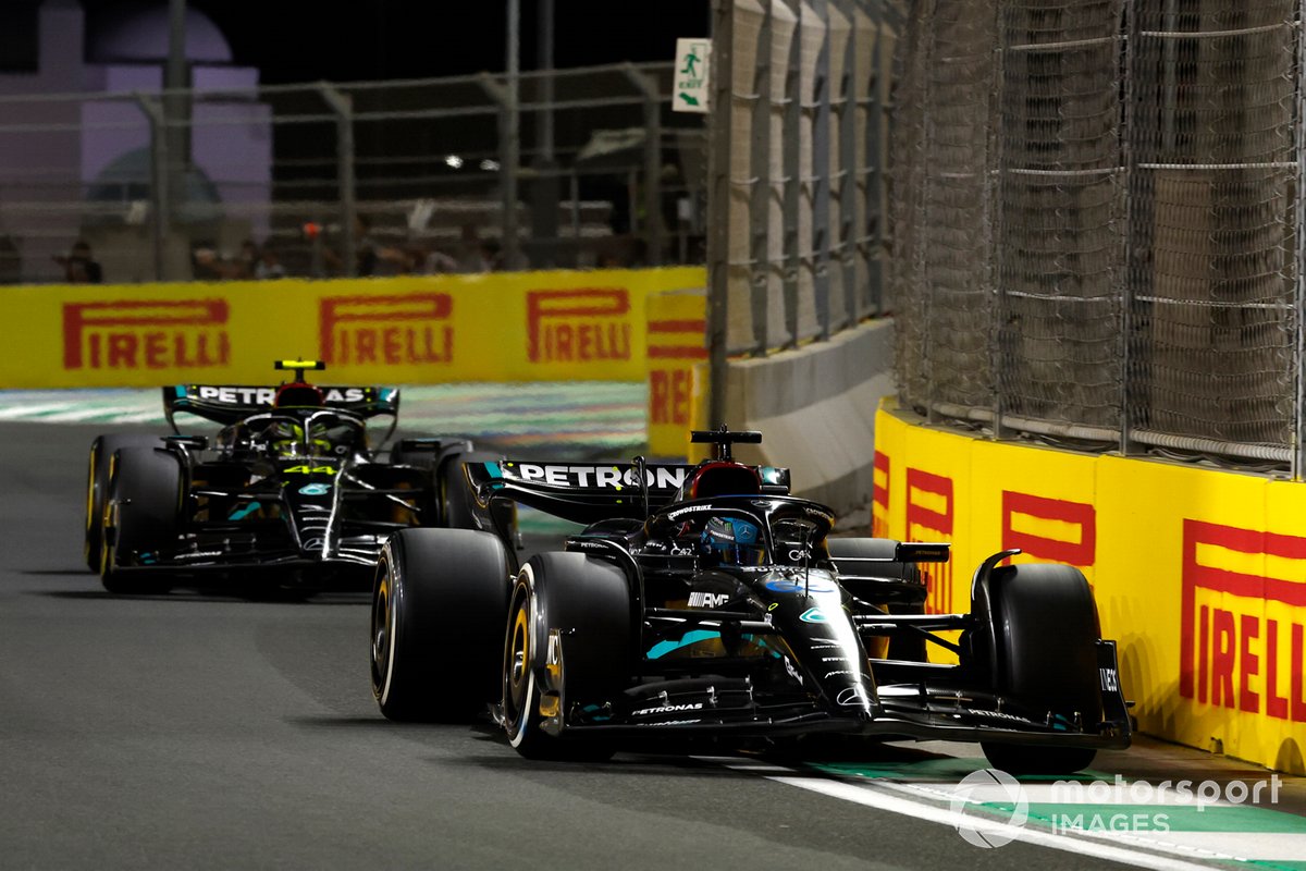 George Russell, Mercedes F1 W14, Lewis Hamilton, Mercedes F1 W14