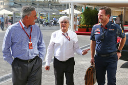 Chase Carey, Formula One Group Vorsitzender mit Bernie Ecclestone und Christian Horner, Red Bull Rac