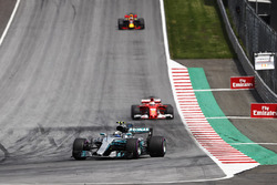 Valtteri Bottas, Mercedes AMG F1 W08, Sebastian Vettel, Ferrari SF70H, Daniel Ricciardo, Red Bull Ra
