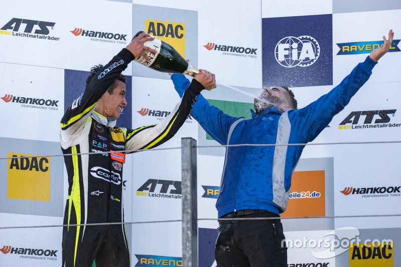 Podium: Lando Norris, Carlin, Dallara F317 - Volkswagen,