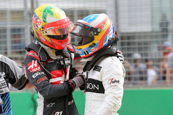 Esteban Gutierrez, Haas F1 Team en Fernando Alonso, McLaren