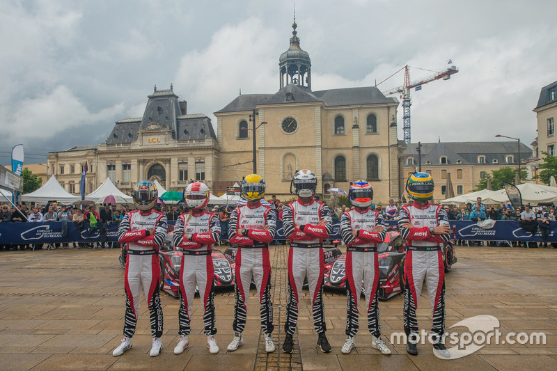 #1 Rebellion Racing Rebellion R-13: Andre Lotterer, Neel Jani, Bruno Senna, #3 Rebellion Racing Rebellion R-13: Mathias Beche, Gustavo Menezes, Thomas Laurent