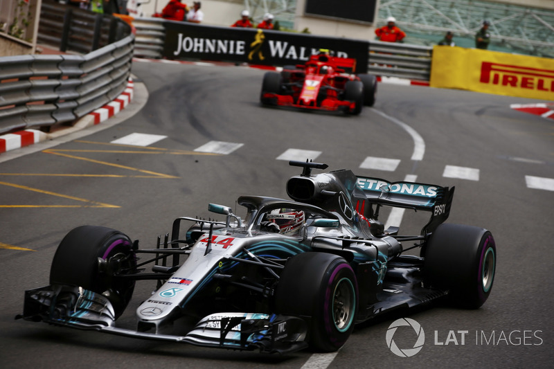 Lewis Hamilton, Mercedes AMG F1 W09, leads Kimi Raikkonen, Ferrari SF71H