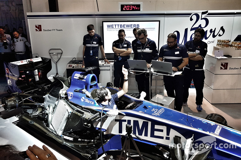 Il Sauber F1 Team al salone Auto Zürich il primo novembre