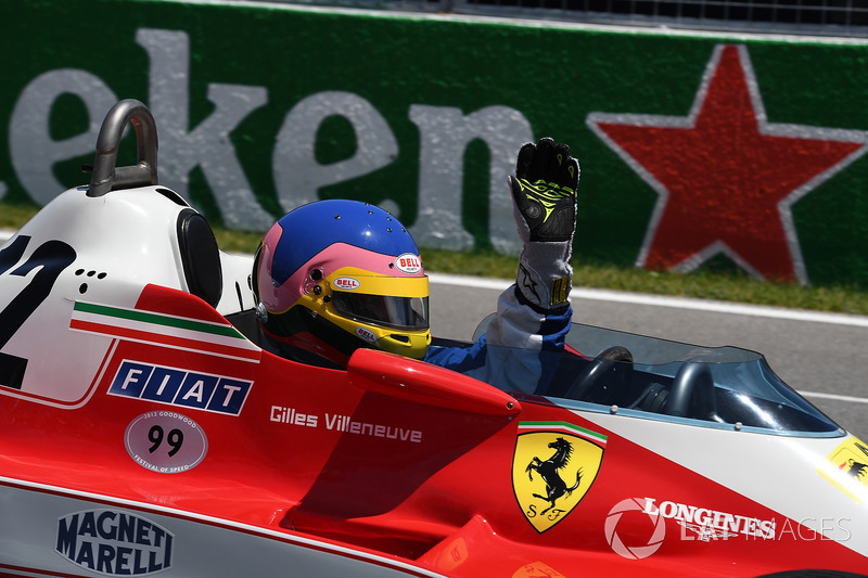Jacques Villeneuve, conduce el Ferrari 312T3 en el cual su padre ganó el GP de Canadá de 1978