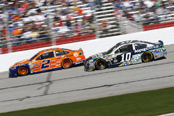 Brad Keselowski, Team Penske Ford; Danica Patrick, Stewart-Haas Racing Chevrolet