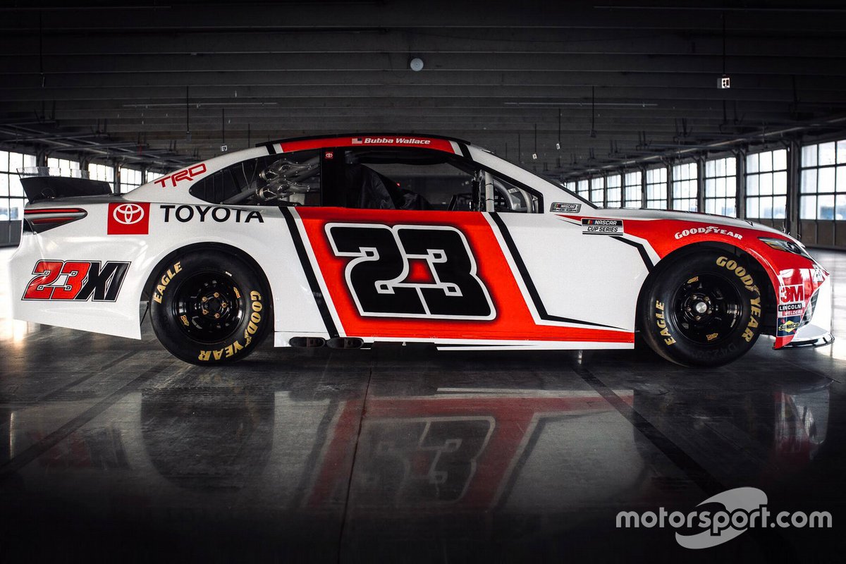 Mobil 23XI Racing Bubba Wallace pada ajang NASCAR Seri Piala tahun ini