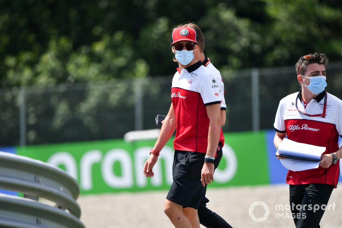 Antonio Giovinazzi, Alfa Romeo walks the track
