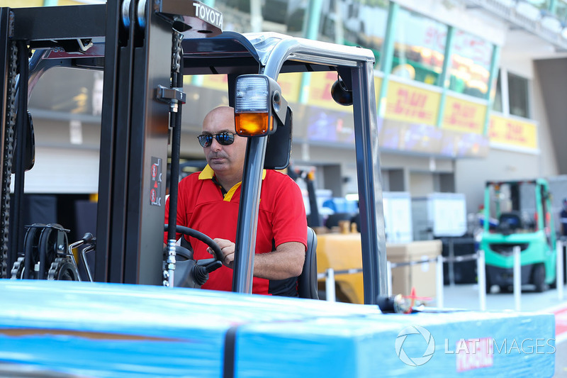 DHL forklift truck