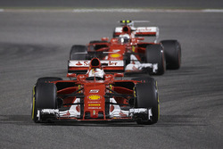 Sebastian Vettel, Ferrari SF70H; Kimi Räikkönen, Ferrari SF70H