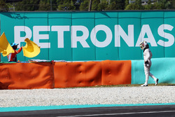 Льюіс Хемілтон, Mercedes AMG F1 сходить через відмову двигуна
