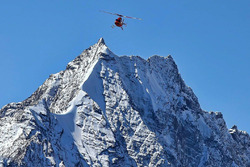 Rettungshubschrauber in den Bergen
